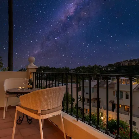 La Quinta Hills - Modern Andalusian-style With Rooftop Terrace بيت للعطل
