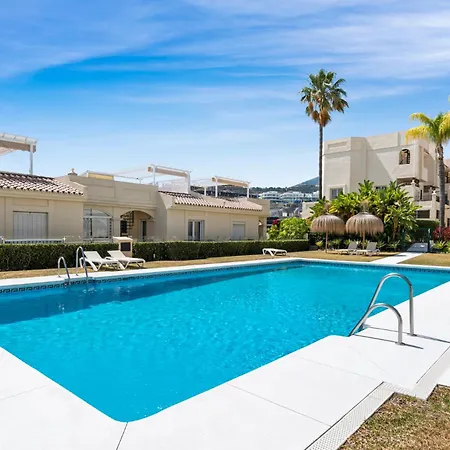 بيت للعطل La Quinta Hills - Modern Andalusian-style With Rooftop Terrace ماربيا