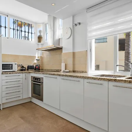 بيت للعطل La Quinta Hills - Modern Andalusian-style With Rooftop Terrace ماربيا