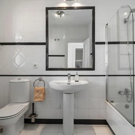 La Quinta Hills - Modern Andalusian-style With Rooftop Terrace بيت للعطل